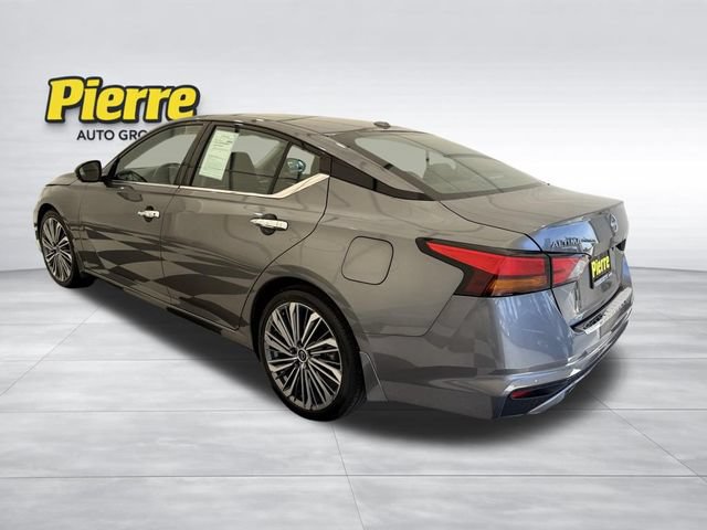Used 2023 Nissan Altima 2.5 SL FWD image 2