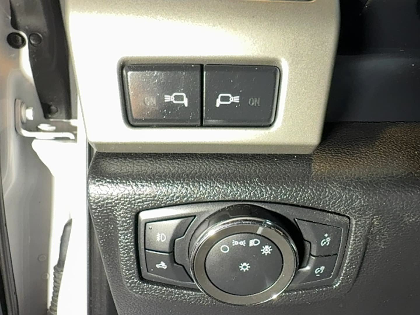 Used 2020 Ford F150 Lariat w/ Equipment Group 502A Luxury AWD/4WD image 19