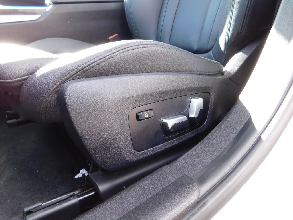 Used 2021 BMW 330e xDrive w/ Driving Assistance Package AWD/4WD image 16