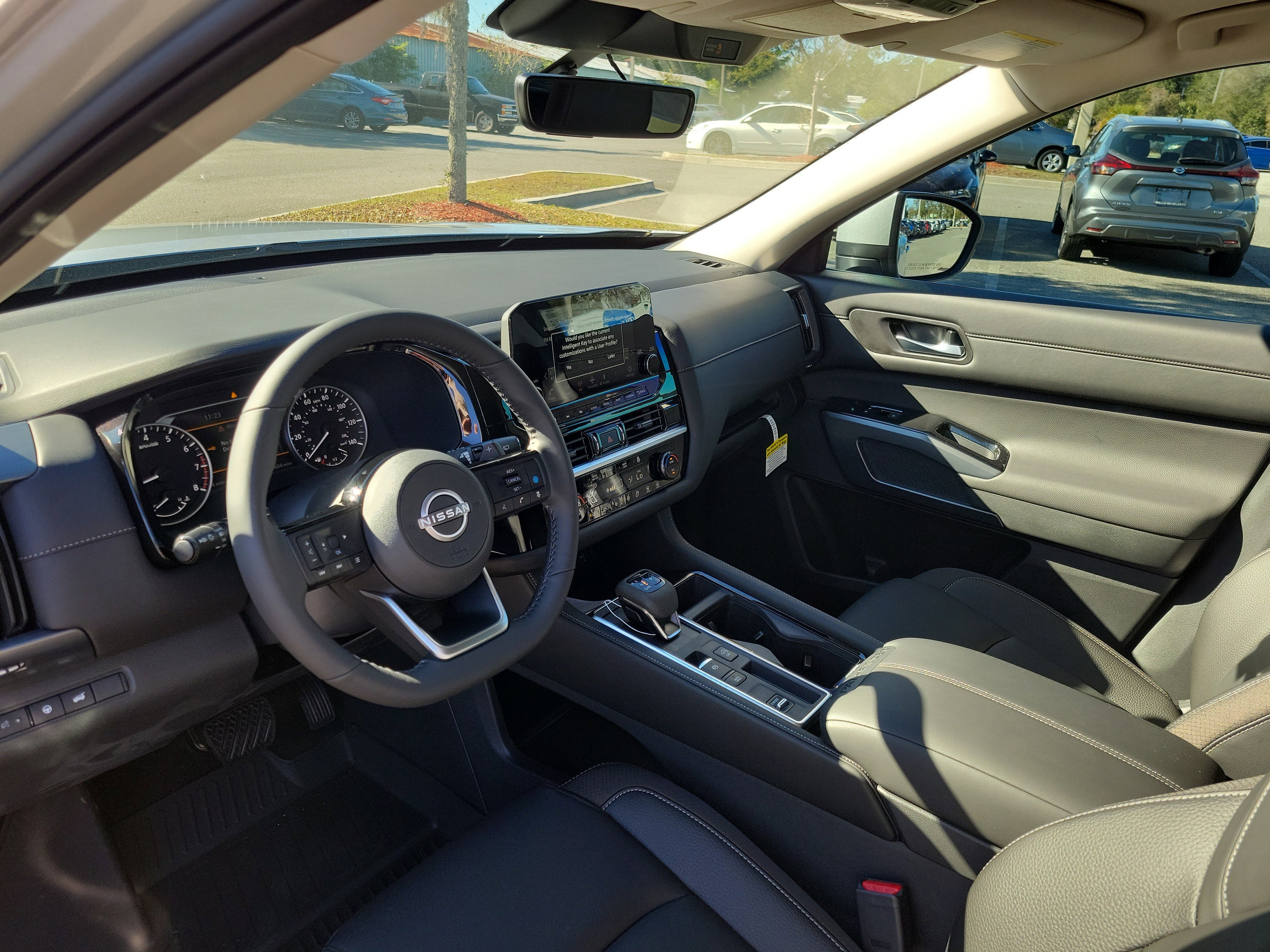 New 2025 Nissan Pathfinder SL image 16