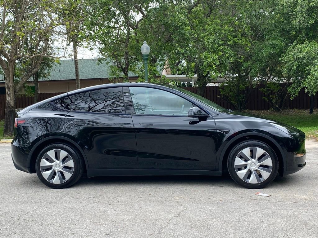 Used 2023 Tesla Model Y 2WD image 10