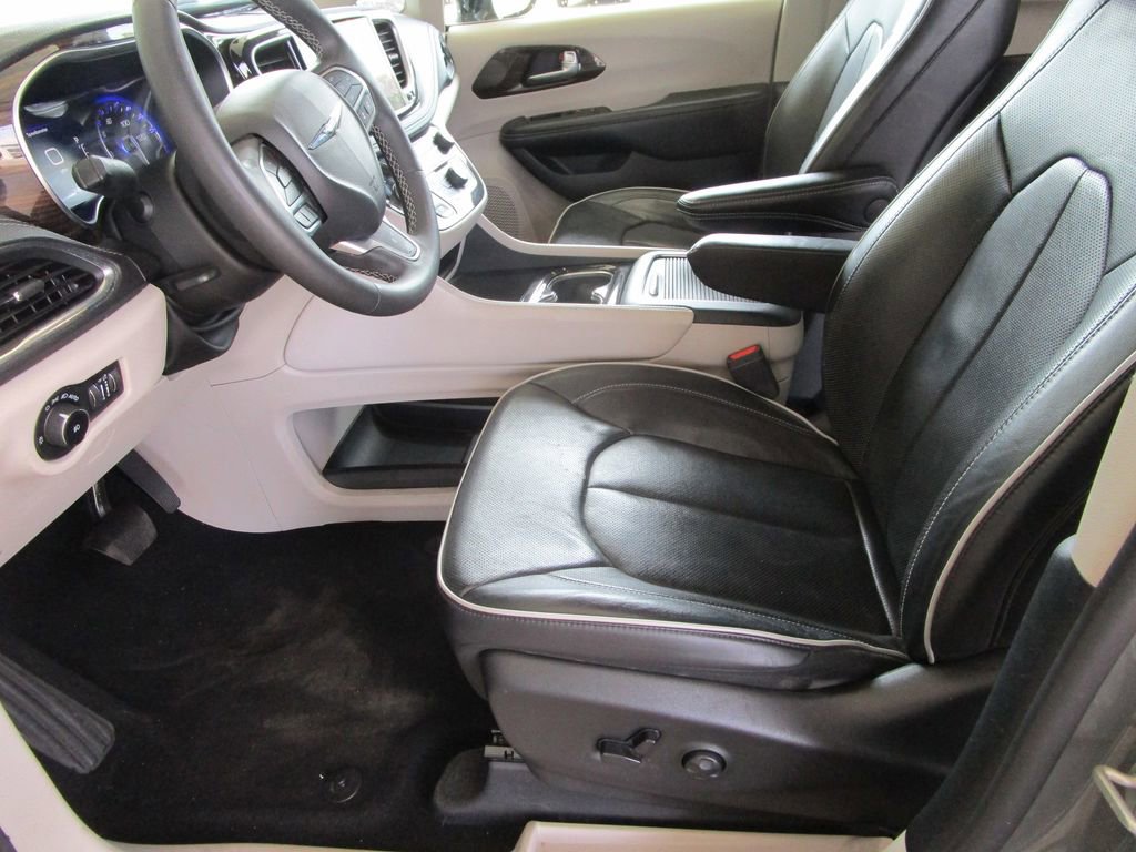 Used 2023 Chrysler Pacifica Limited FWD image 22