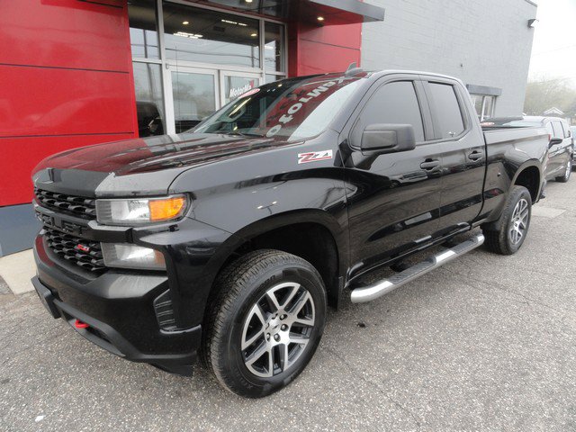 Used 2019 Chevrolet Silverado 1500 Custom Trail Boss w/ Custom Convenience Package AWD/4WD image 2