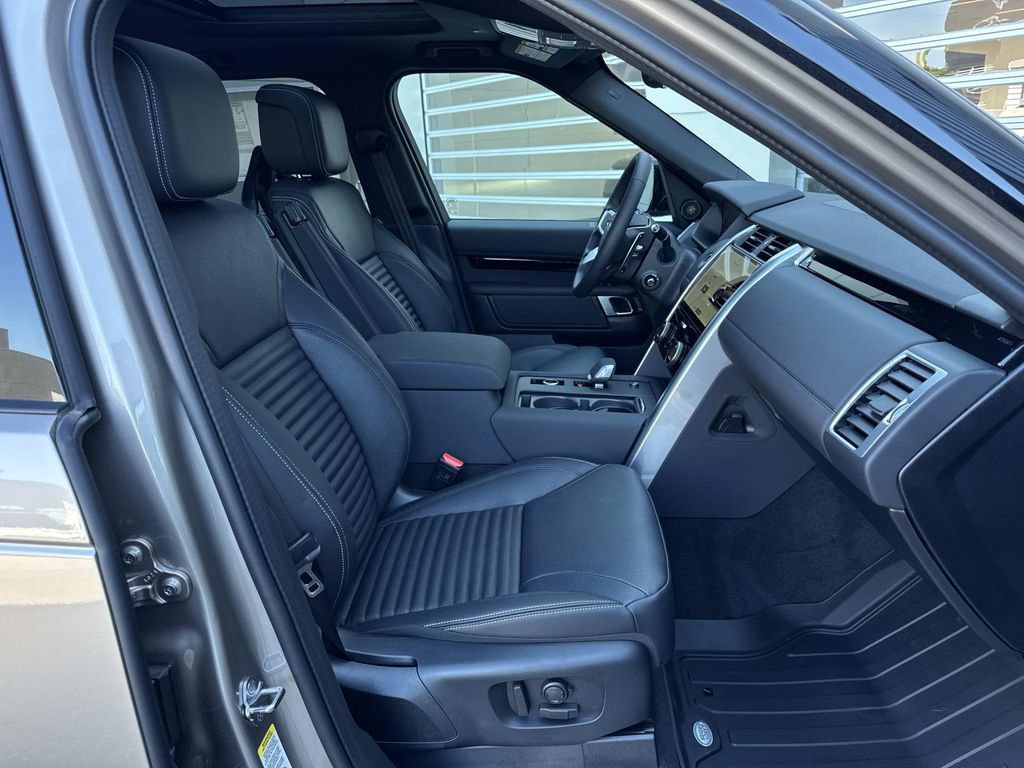 New 2026 Land Rover Discovery S AWD/4WD image 9