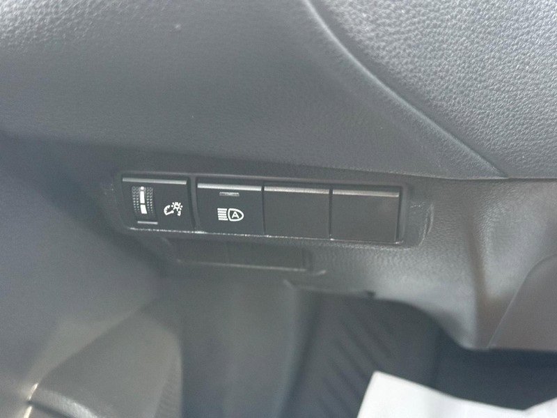 Used 2025 Toyota Corolla Cross LE image 28