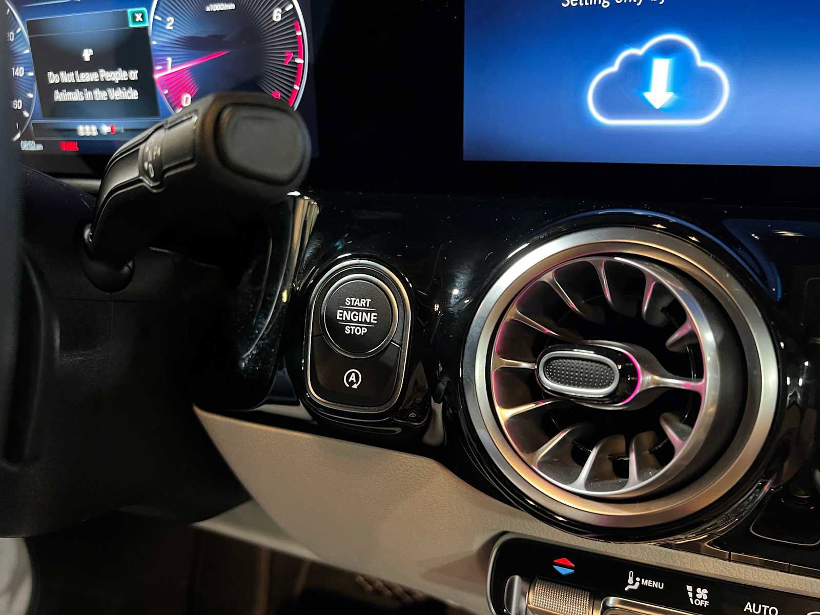 Certified 2025 Mercedes-Benz GLA 250 4MATIC image 25