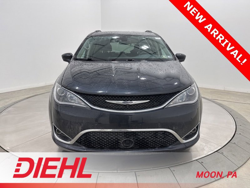 Used 2019 Chrysler Pacifica Touring-L w/ Advanced Safetytec Group image 2