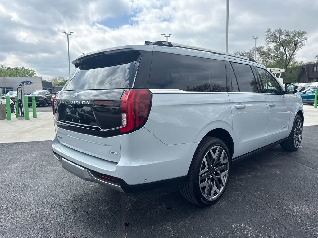 Used 2025 Ford Expedition Max Platinum w/ Platinum Ultimate Package AWD/4WD image 8