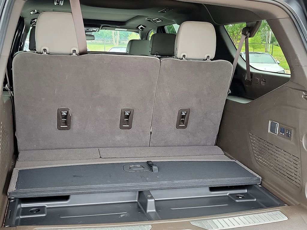 Used 2024 Chevrolet Suburban Z71 w/ Luxury Package AWD/4WD image 12
