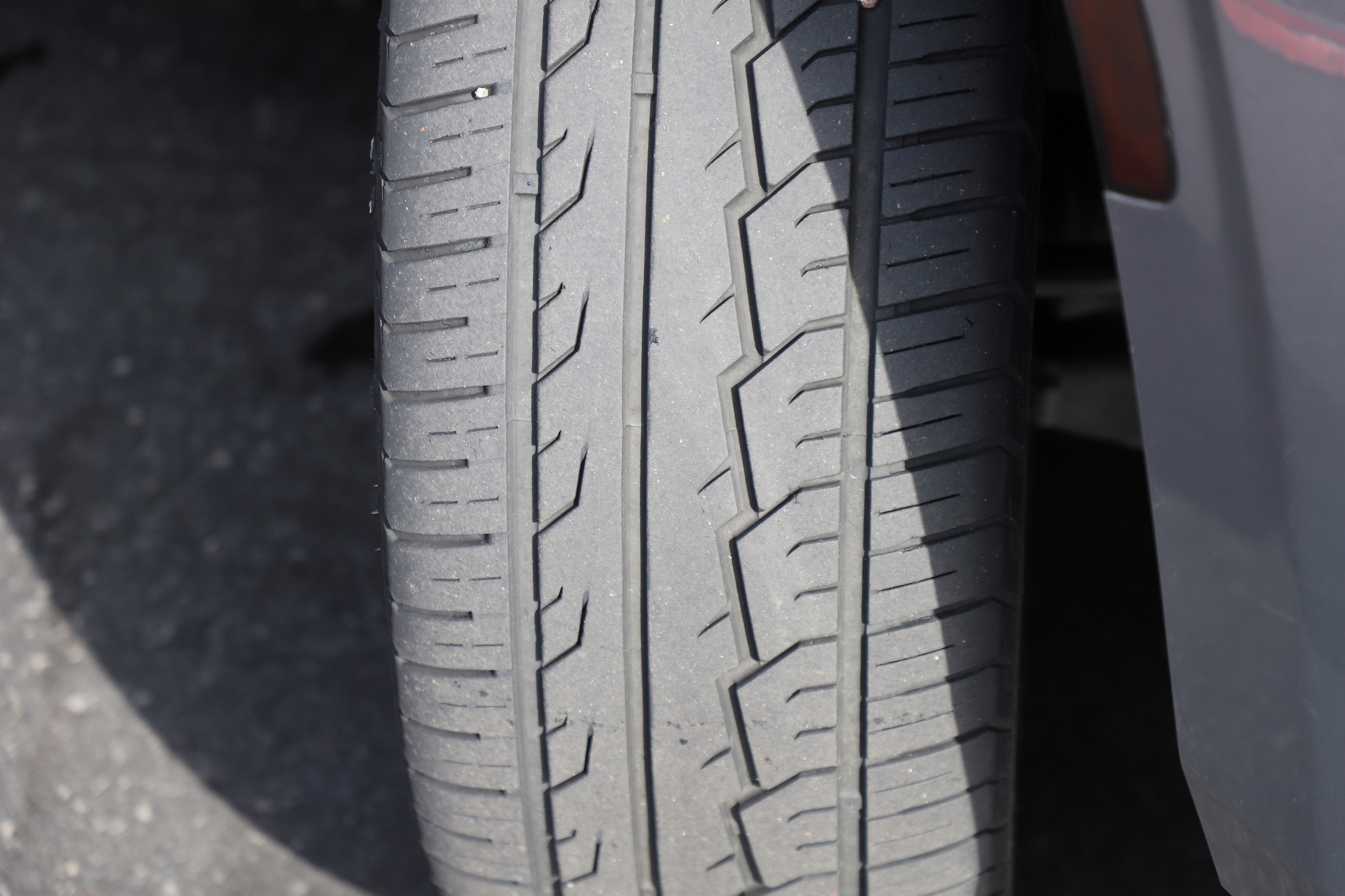 Used 2022 Chevrolet Suburban RST w/ Luxury Package image 3