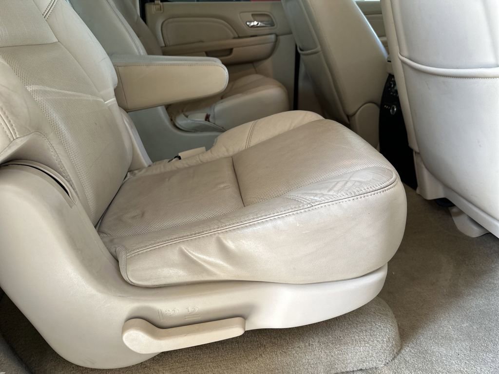 Used 2008 Cadillac Escalade ESV AWD image 30