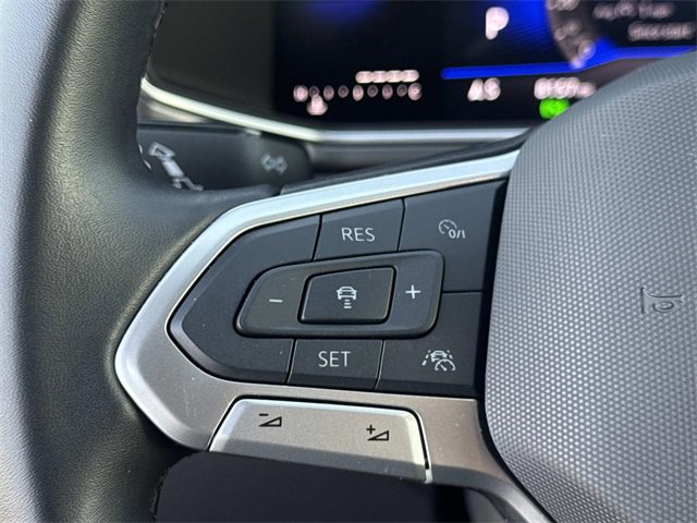 Used 2025 Volkswagen Taos SE image 8