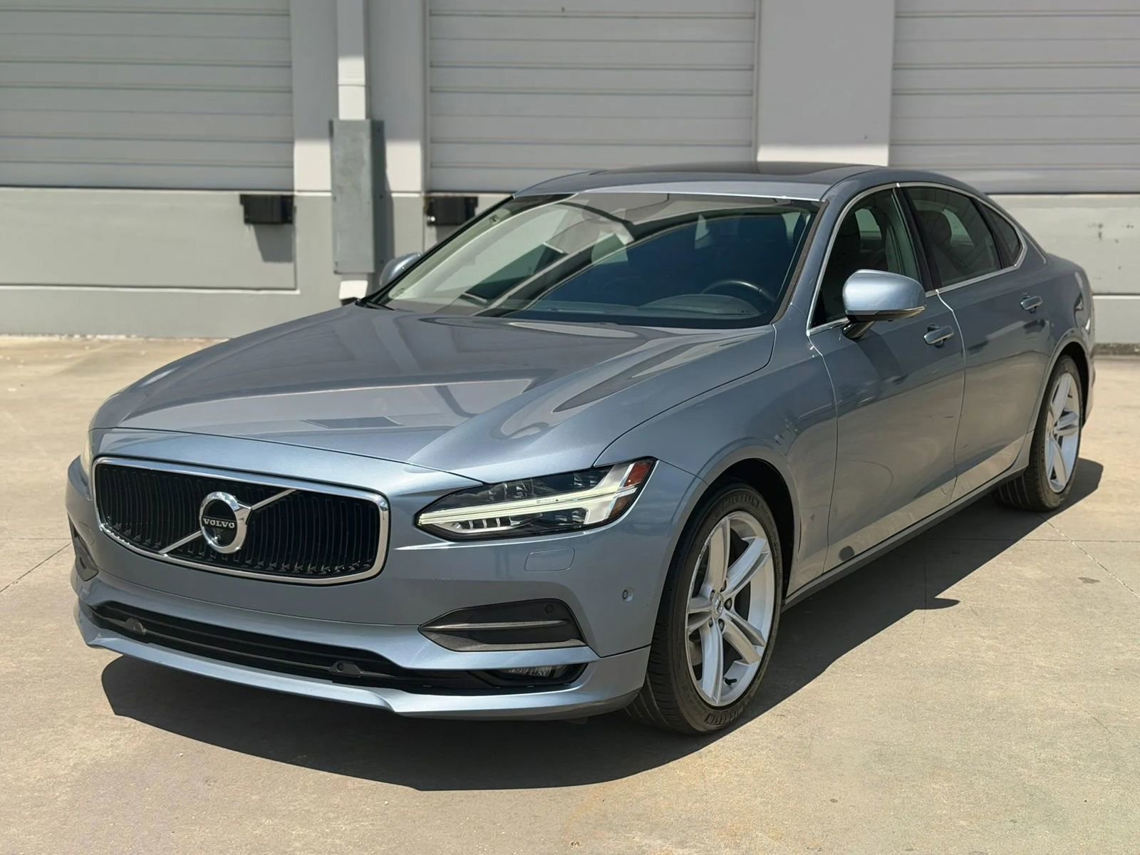 Used 2018 Volvo S90 T5 Momentum w/ Convenience Package FWD image 1