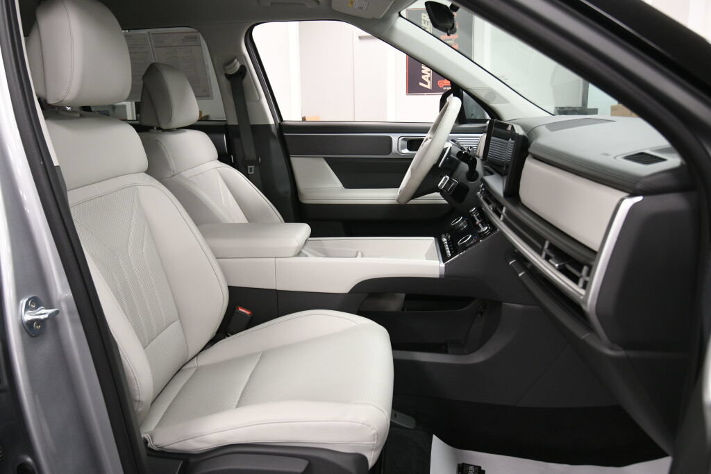 Used 2026 Hyundai Santa Fe SEL AWD/4WD image 24