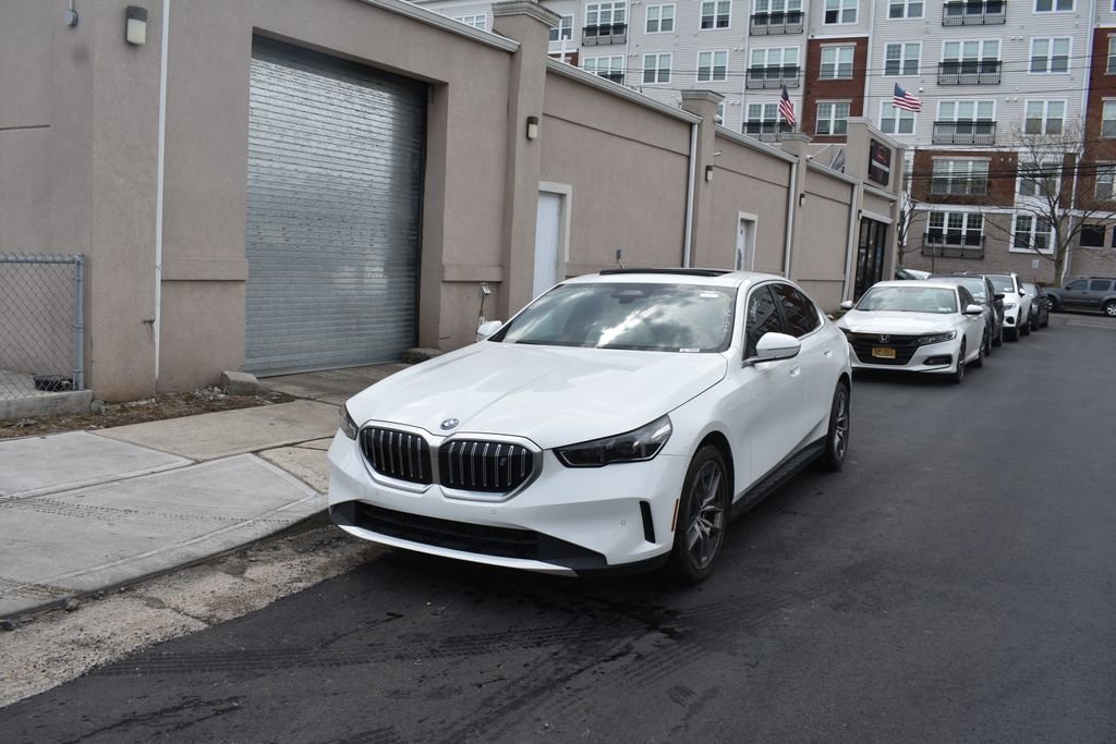 Used 2024 BMW i5 eDrive40i image 2