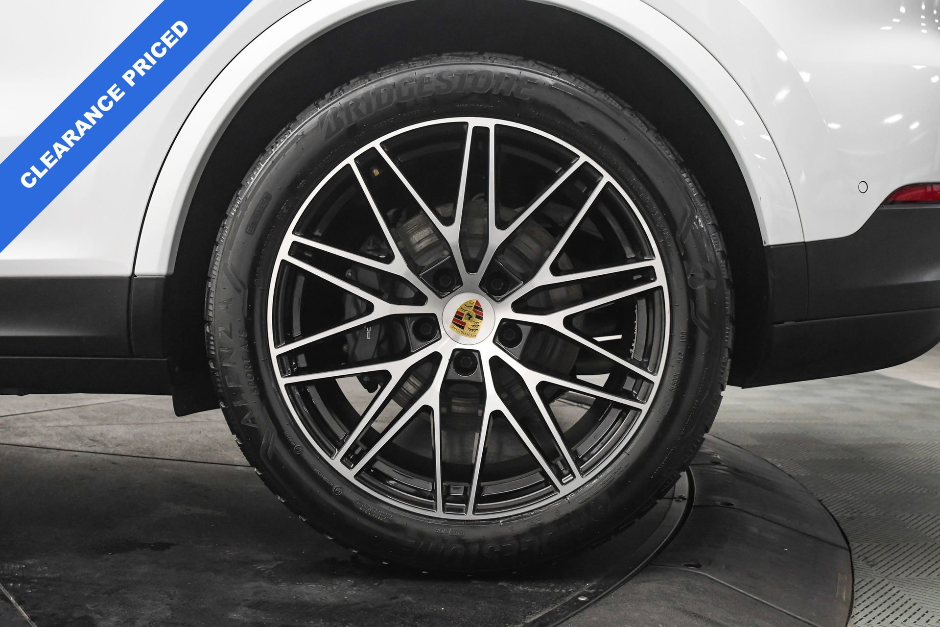 Used 2024 Porsche Cayenne Coupe image 30