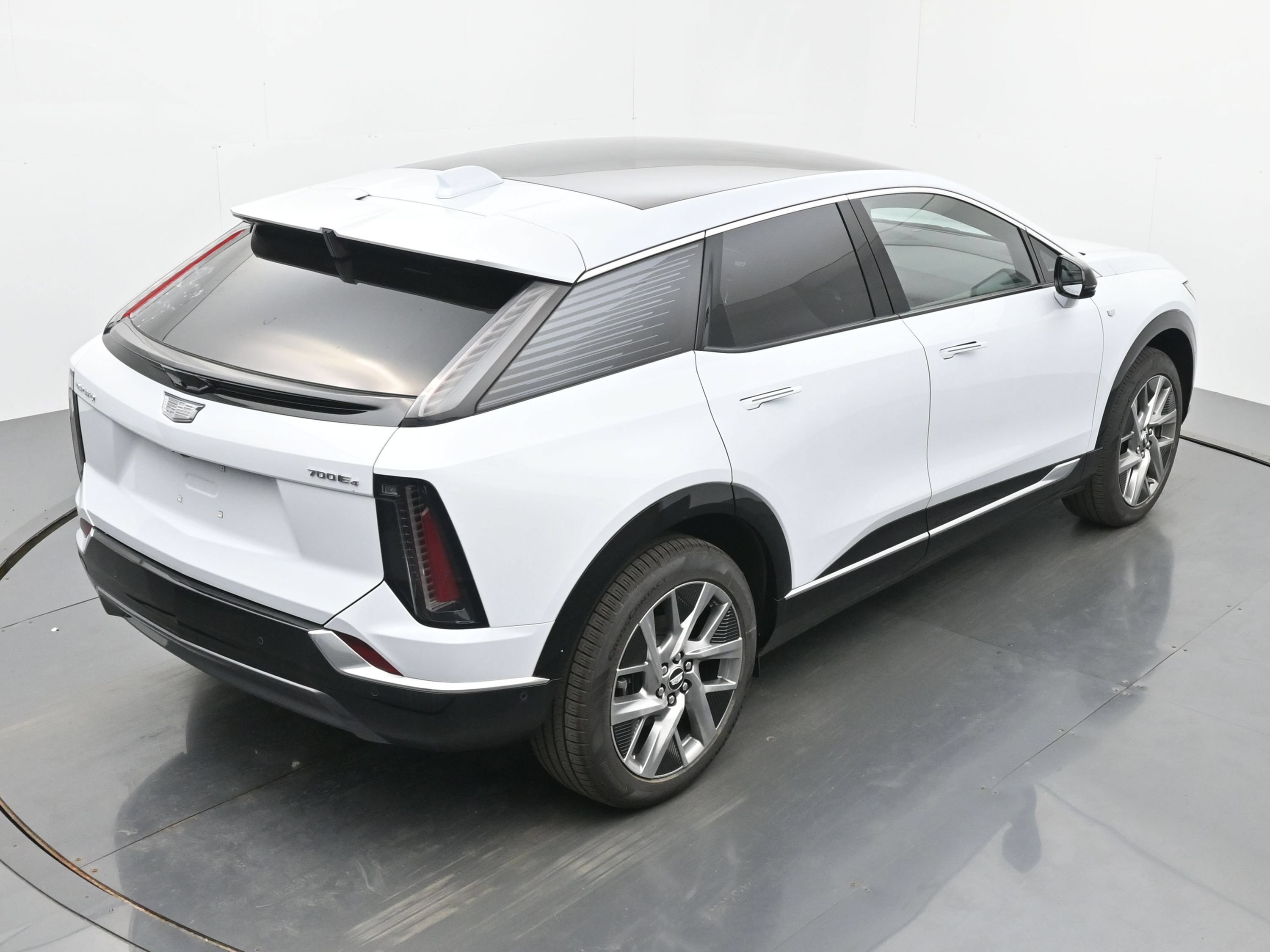 New 2026 Cadillac Optiq Luxury 1 w/ LPO, Floor Liner Package AWD/4WD image 27