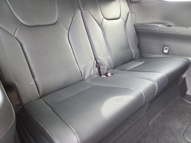 New 2025 Lexus TX 500h AWD image 30