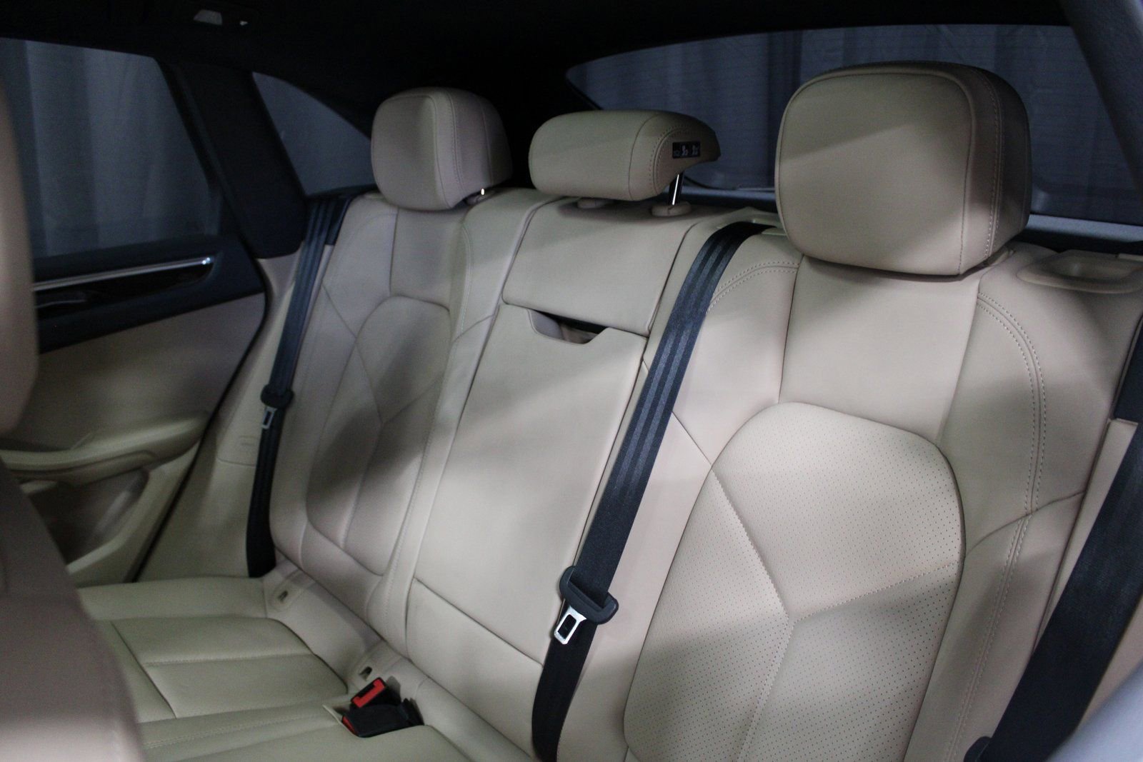 Certified 2025 Porsche Macan image 23