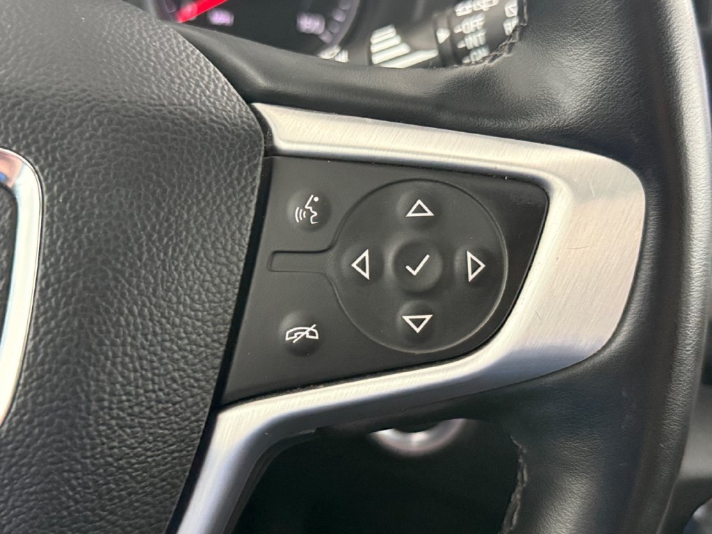 Used 2024 GMC Terrain SLT AWD/4WD image 16