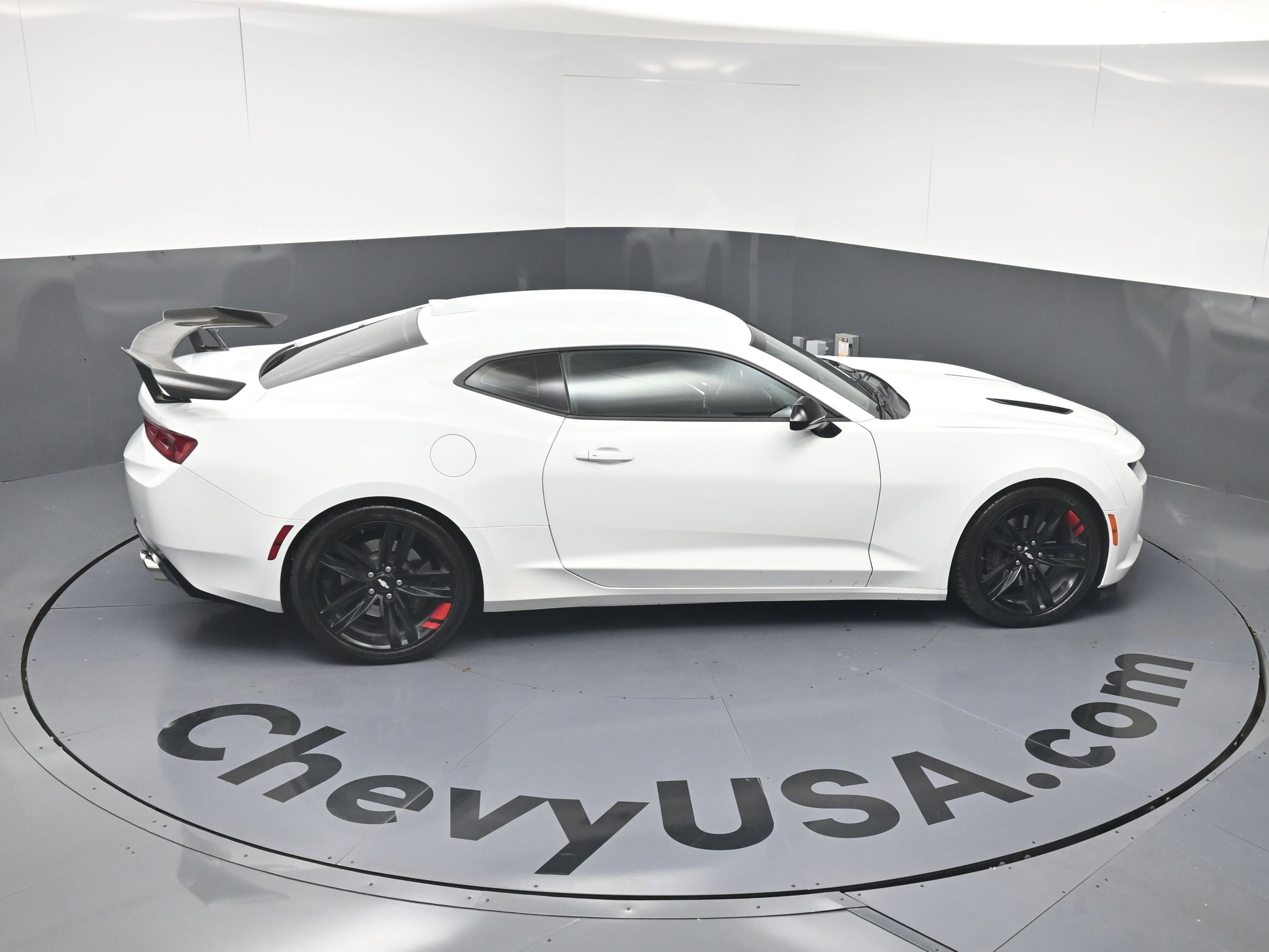 Used 2018 Chevrolet Camaro SS w/ Redline Edition RWD image 33