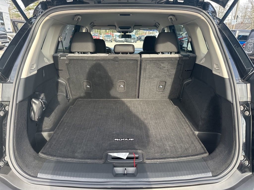 Used 2023 Nissan Rogue SV image 29