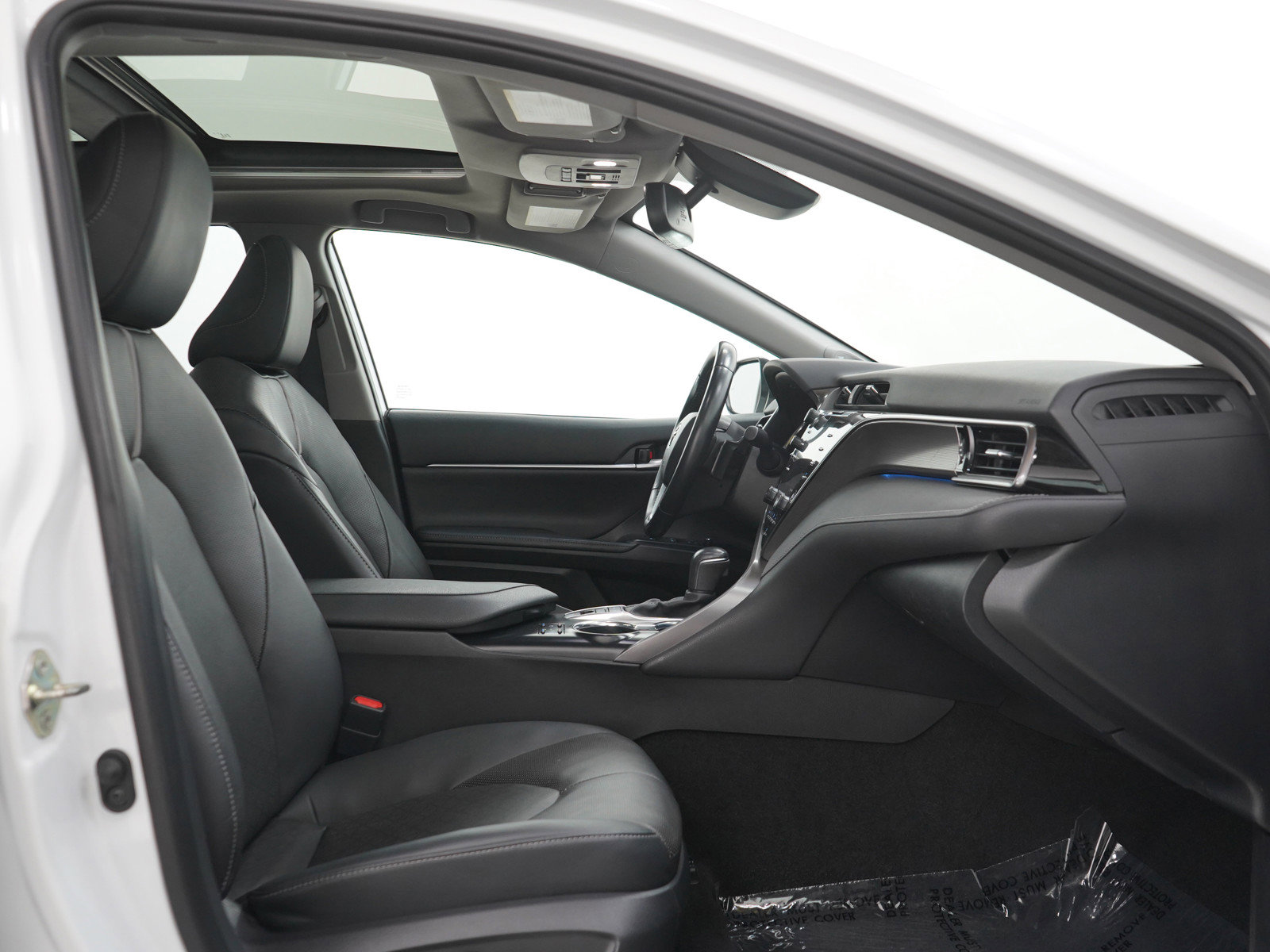 Used 2020 Toyota Camry XSE FWD image 11