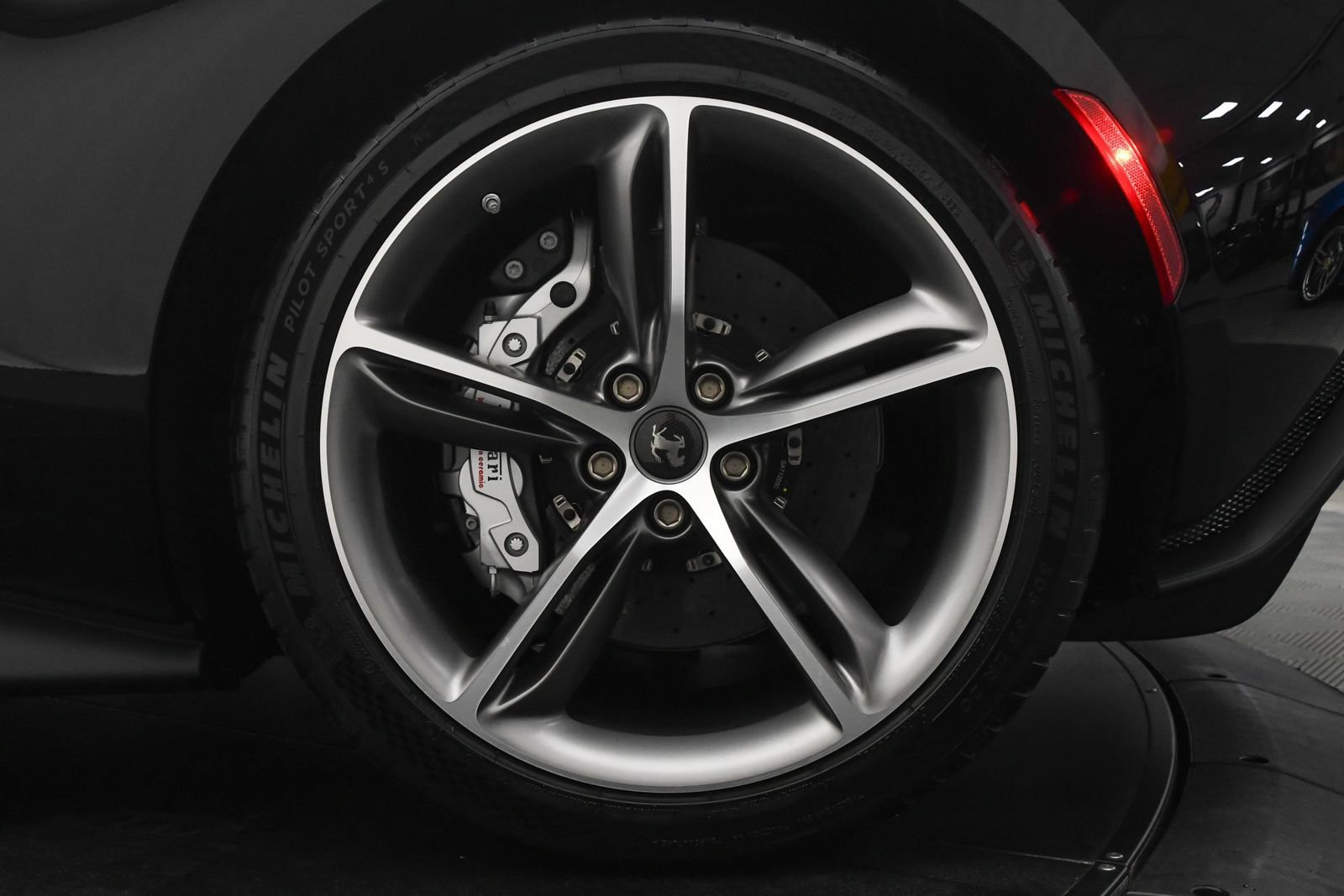 Used 2022 Ferrari 296 GTB RWD image 31