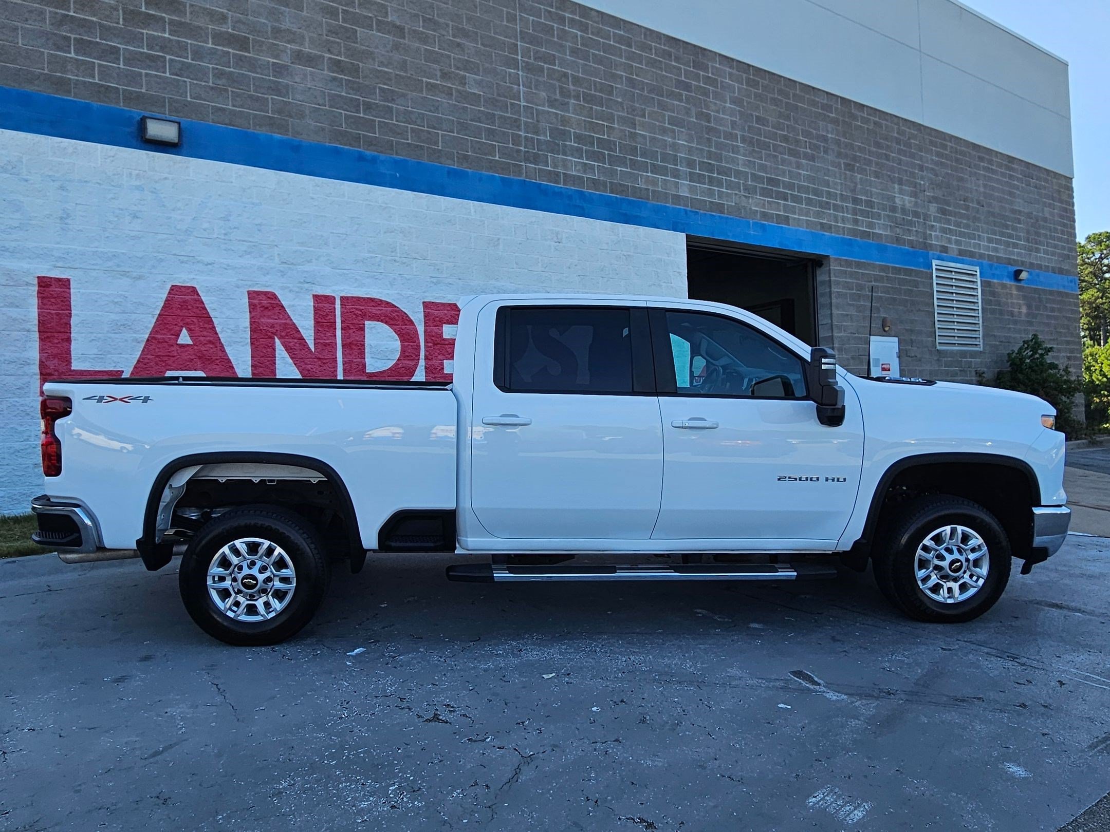 Used 2025 Chevrolet Silverado 2500 LT w/ Convenience Package AWD/4WD image 8