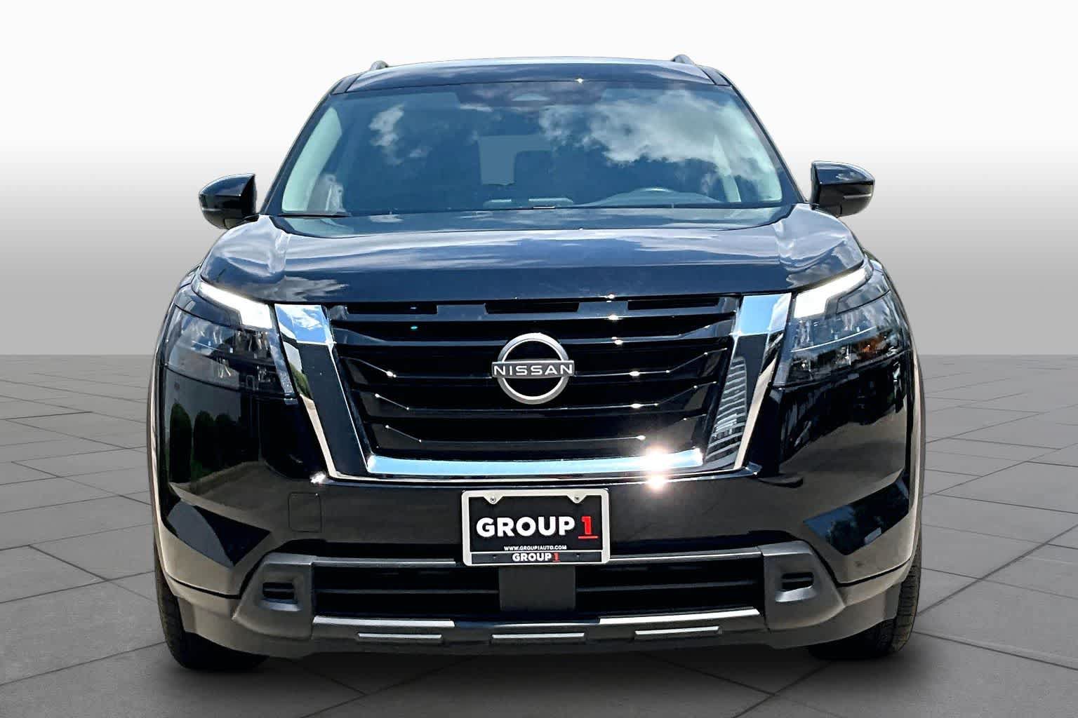 Used 2025 Nissan Pathfinder SV FWD image 4