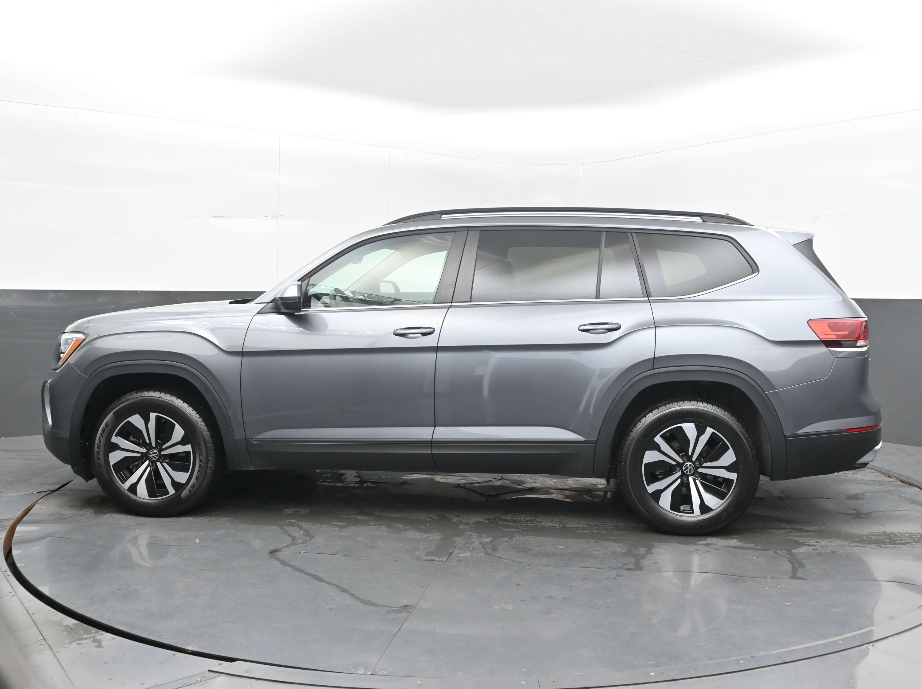Used 2024 Volkswagen Atlas SE FWD image 7