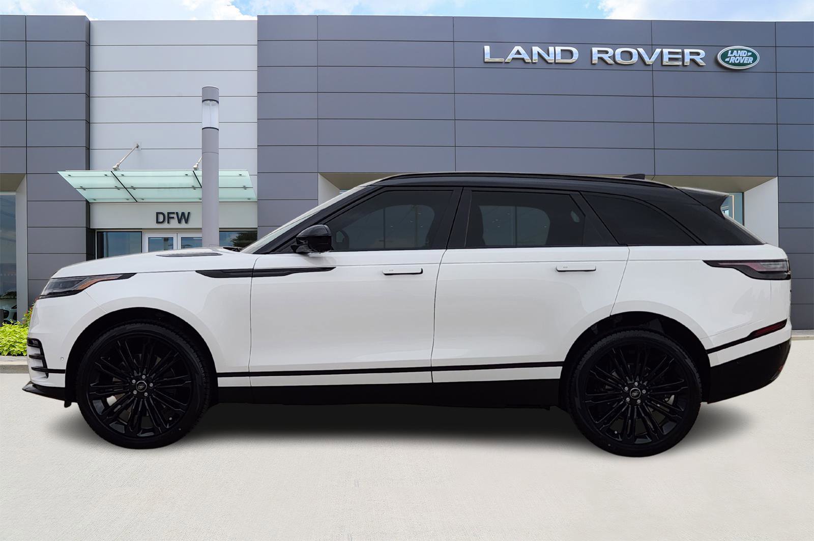 New 2026 Land Rover Range Rover Velar Dynamic SE image 3