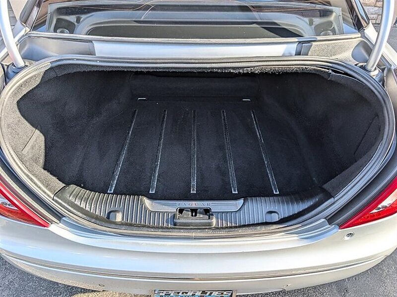 Used 2012 Jaguar XJ L RWD image 31