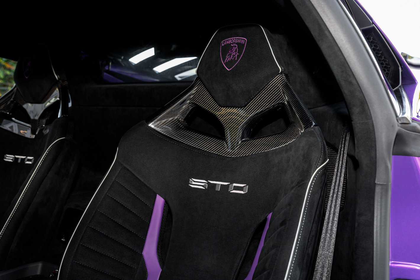 Used 2023 Lamborghini Huracan STO image 32