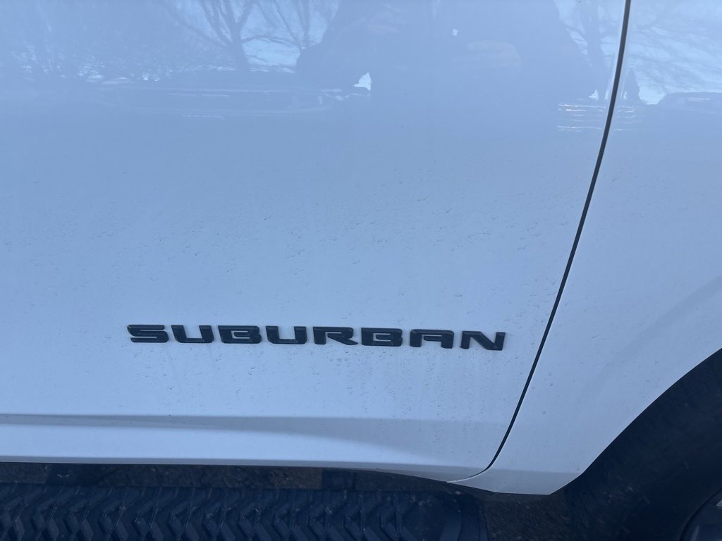 Used 2023 Chevrolet Suburban Z71 w/ Luxury Package image 6