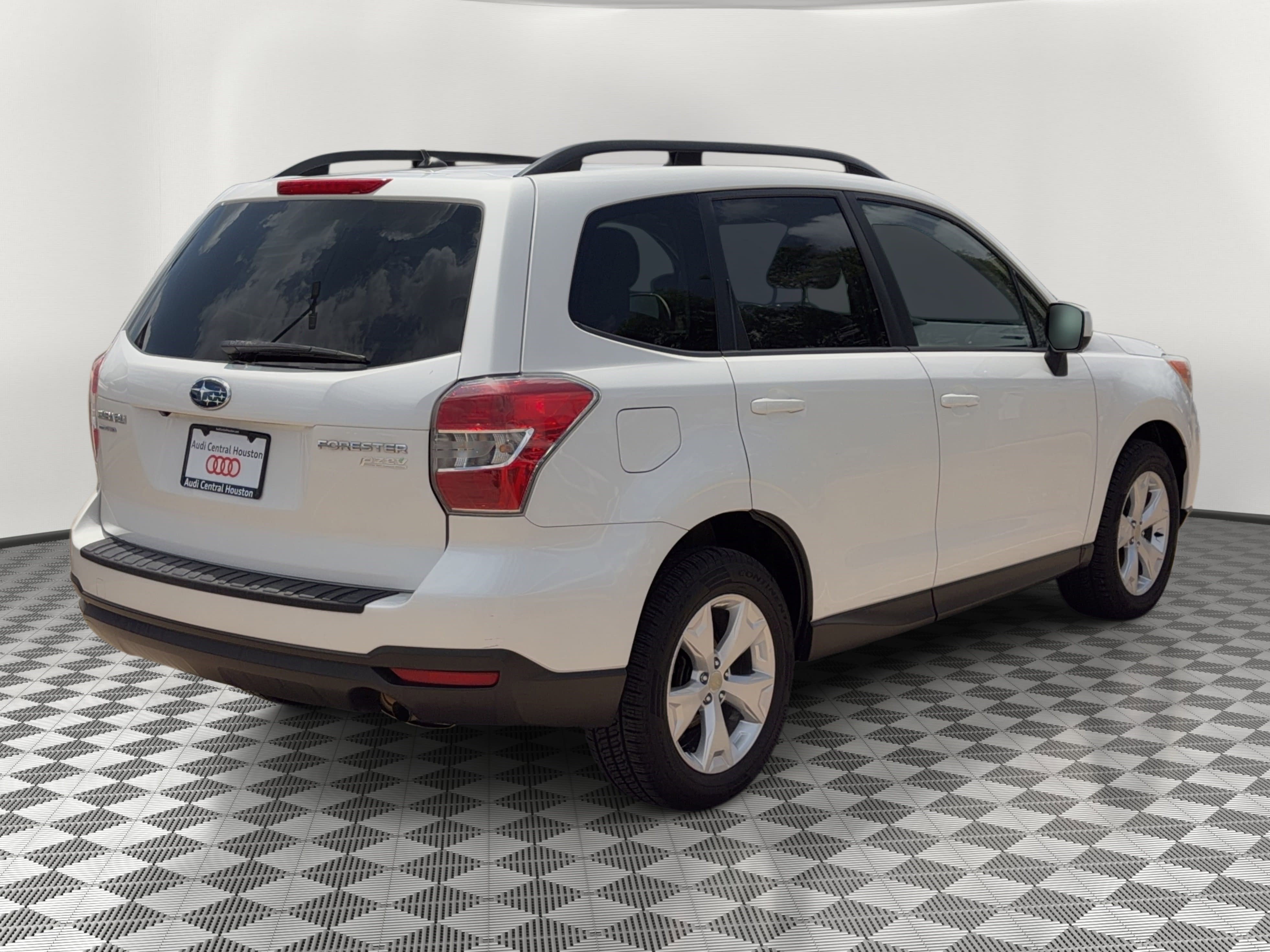 Used 2015 Subaru Forester 2.5i Premium w/ Popular Package #1 AWD/4WD image 9