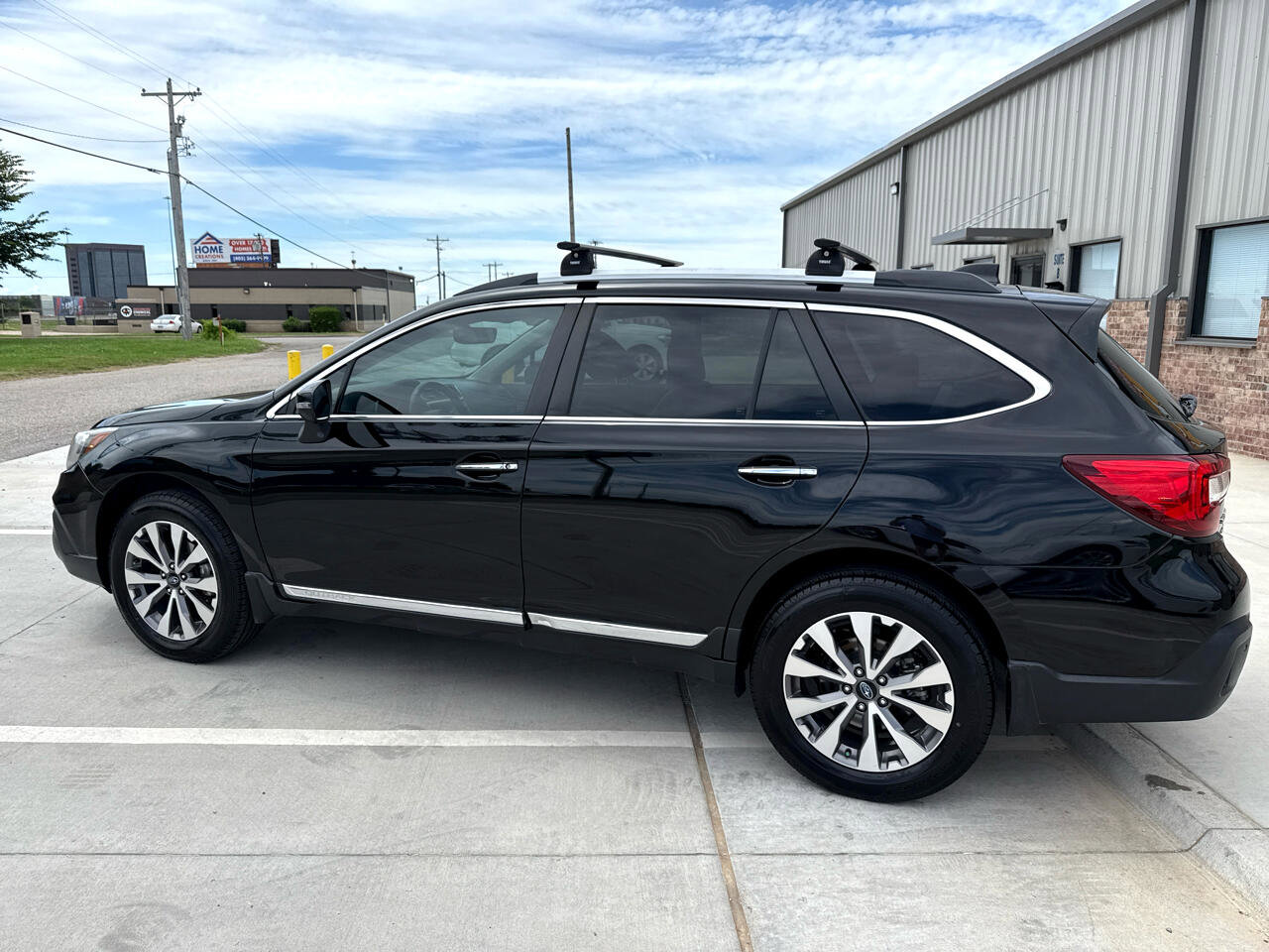 Used 2018 Subaru Outback 2.5i Touring image 14