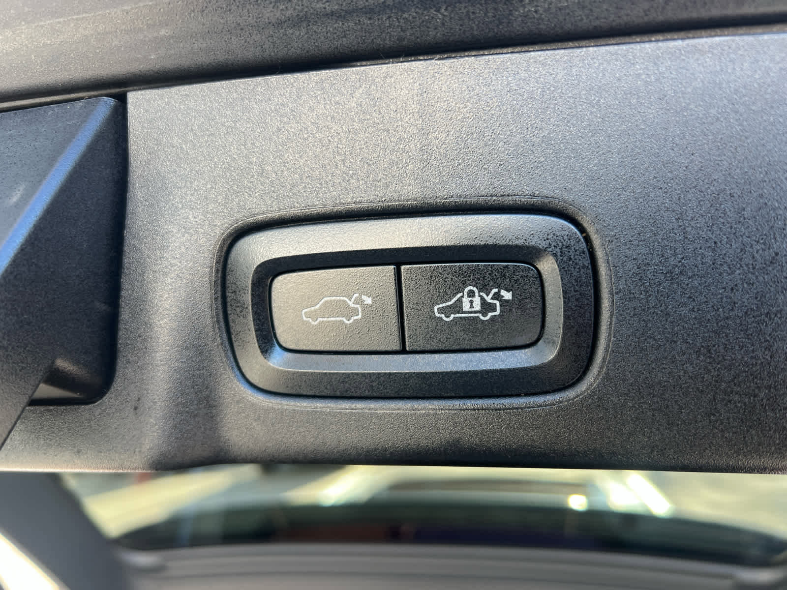 Used 2018 Volvo V90 T5 Cross Country w/ Convenience Package image 11