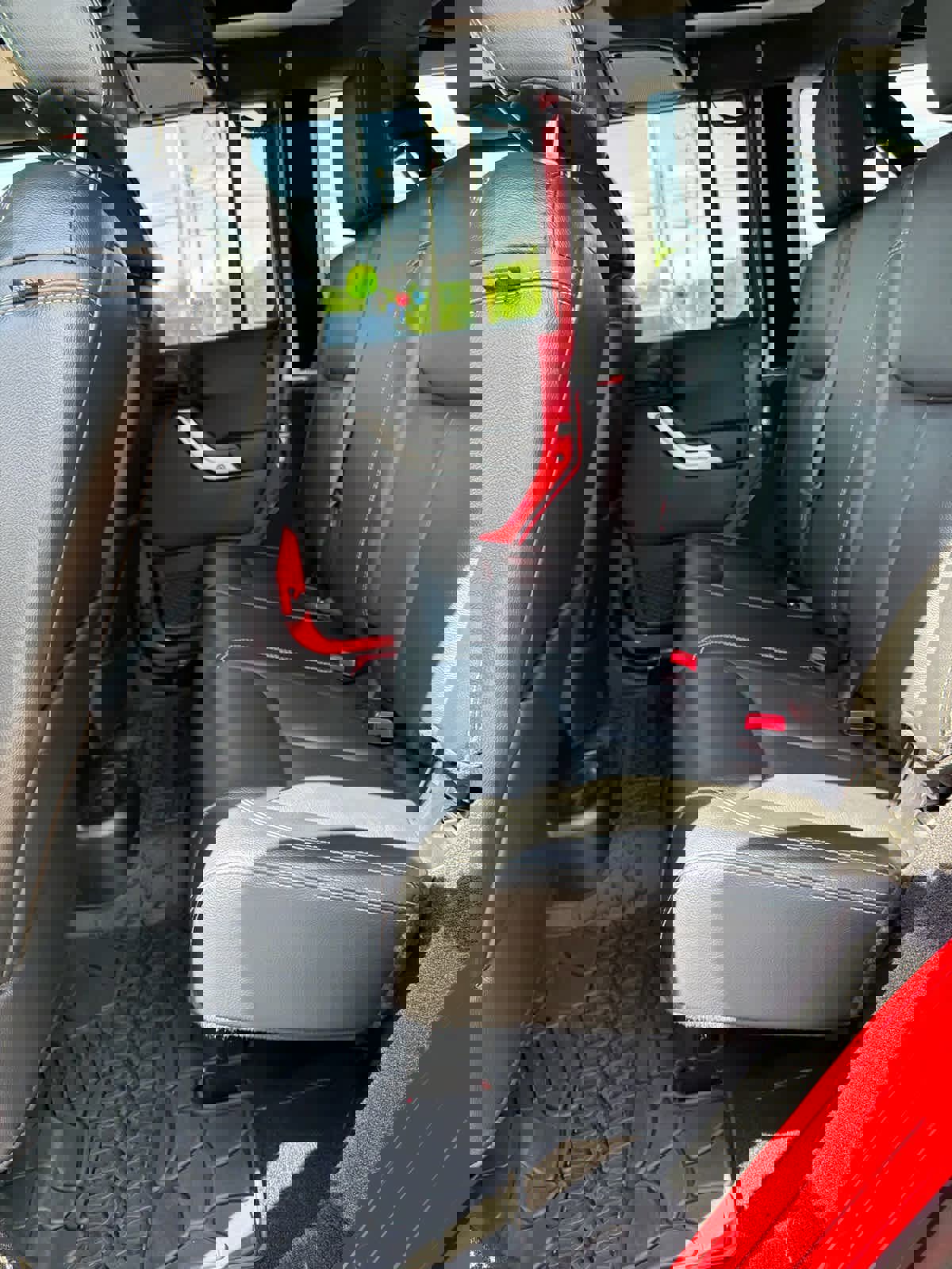 Used 2015 Jeep Wrangler Unlimited Rubicon image 11