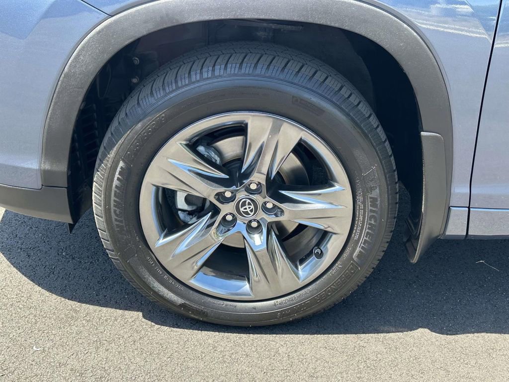 Used 2019 Toyota Highlander Limited AWD/4WD image 29