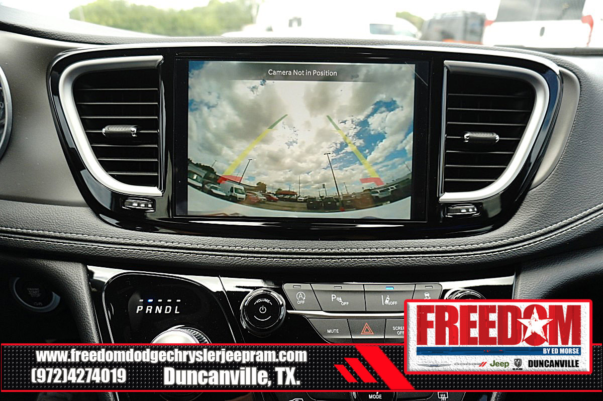 New 2027 Chrysler Pacifica Select FWD image 21