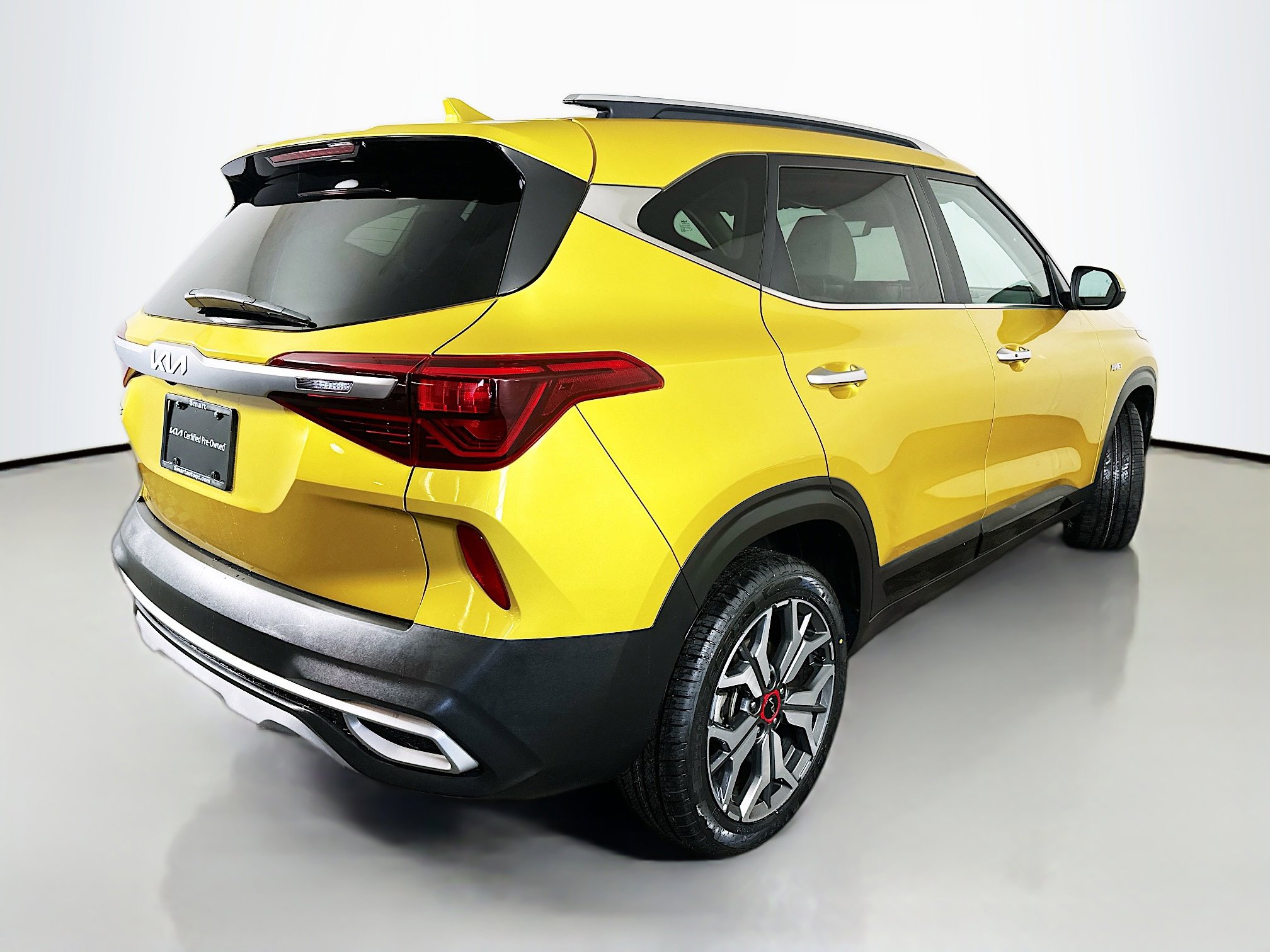 Certified 2022 Kia Seltos SX w/ Sunroof Package AWD/4WD image 7