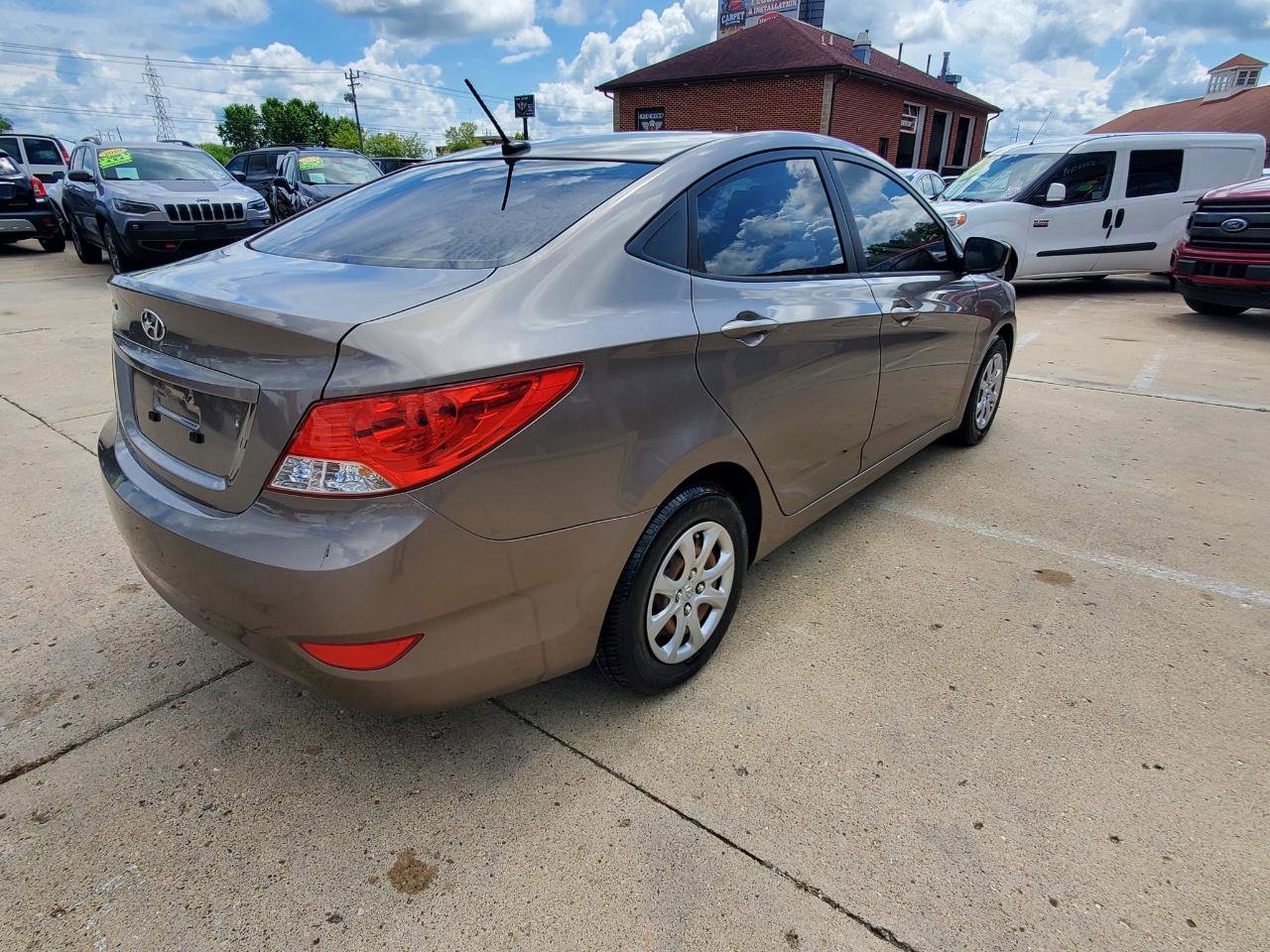 Used 2014 Hyundai Accent GLS image 6