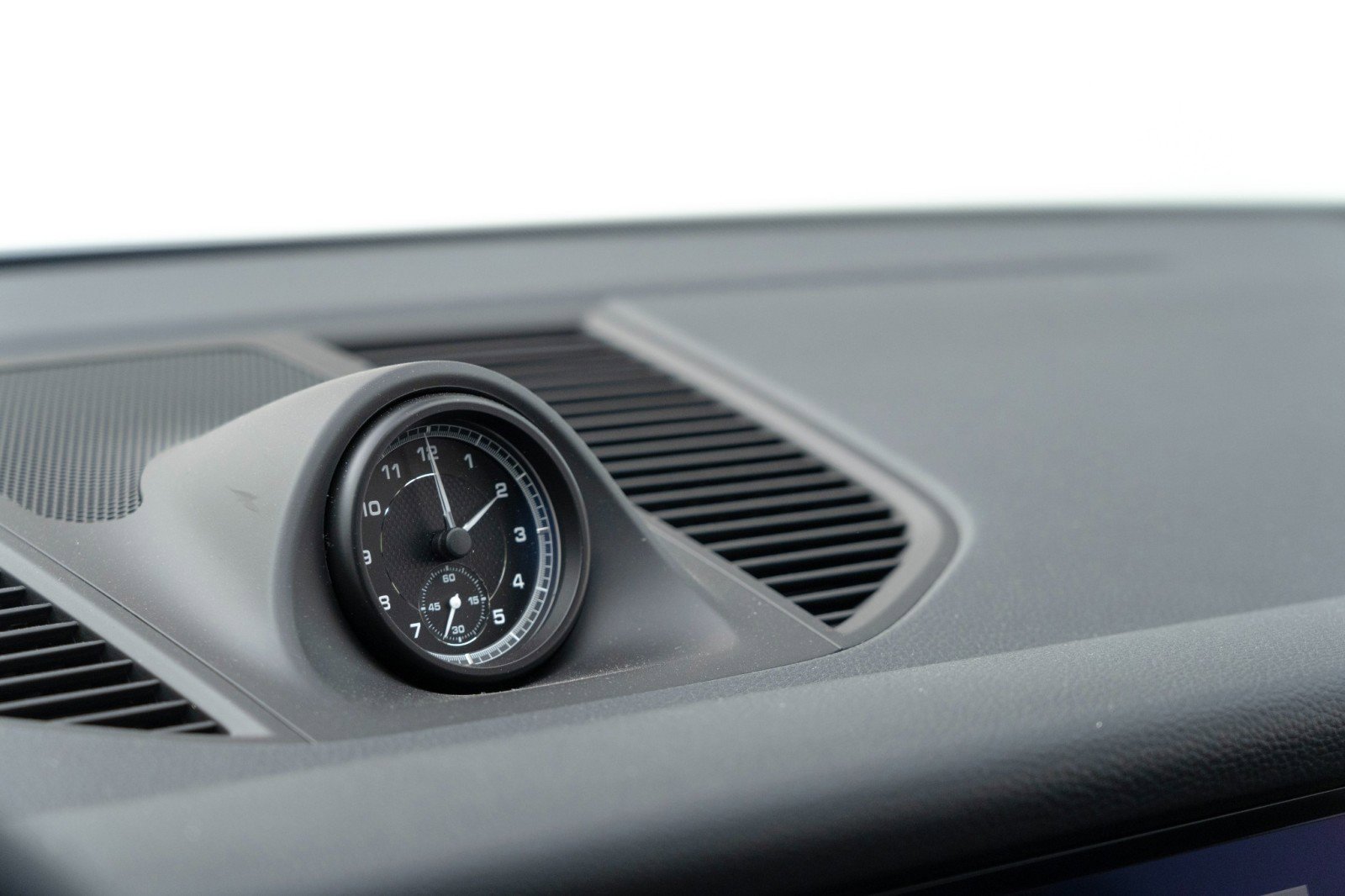 Certified 2025 Porsche Macan image 21