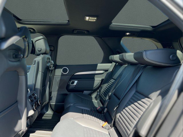 New 2025 Land Rover Discovery Dynamic SE image 16