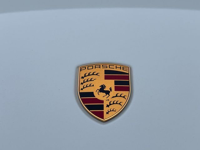 Used 2025 Porsche Macan AWD/4WD image 27