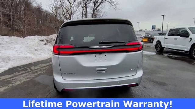 New 2026 Chrysler Pacifica Select image 7