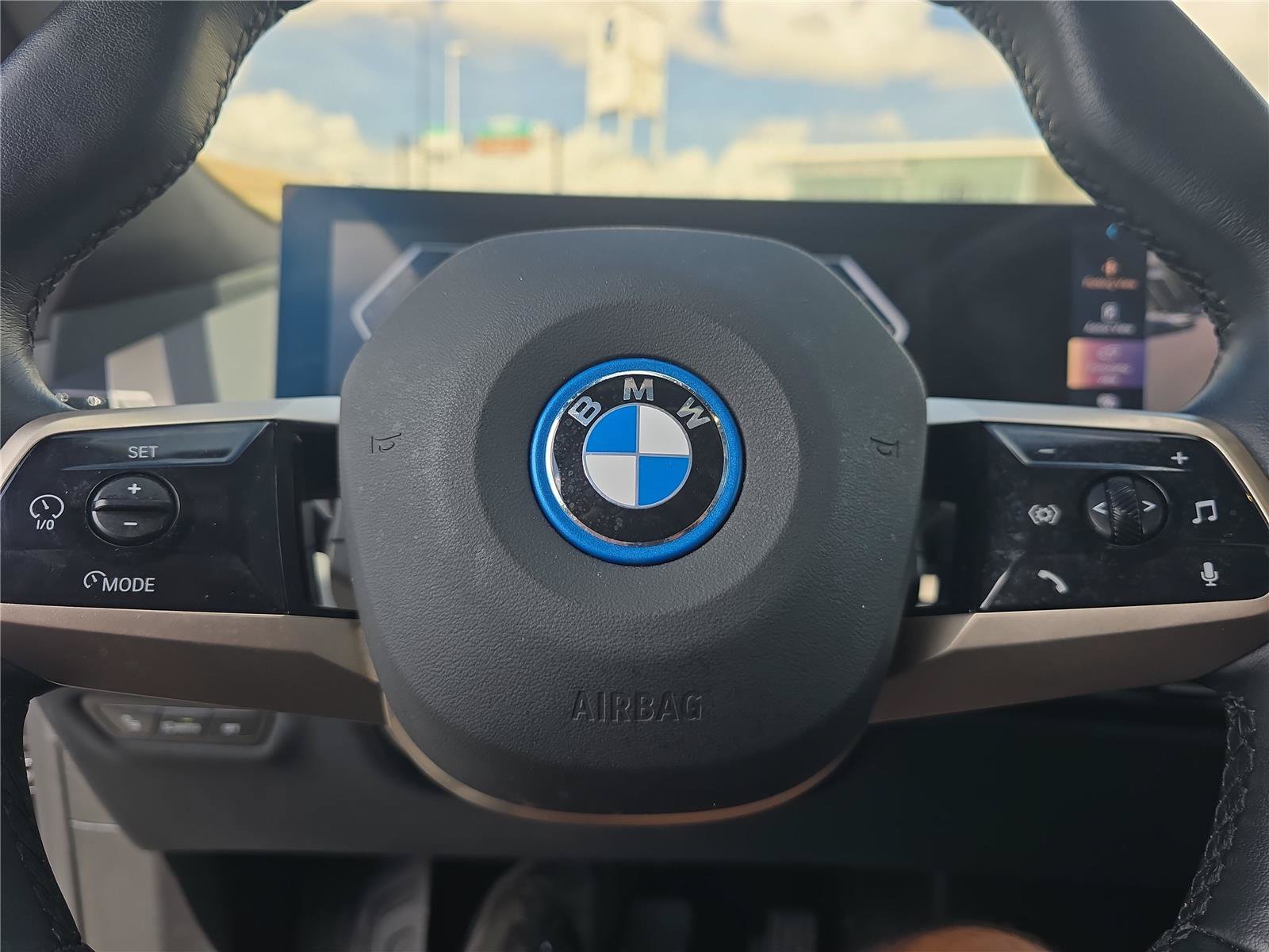 Certified 2025 BMW iX xDrive50 w/ Luxury Package AWD/4WD image 21