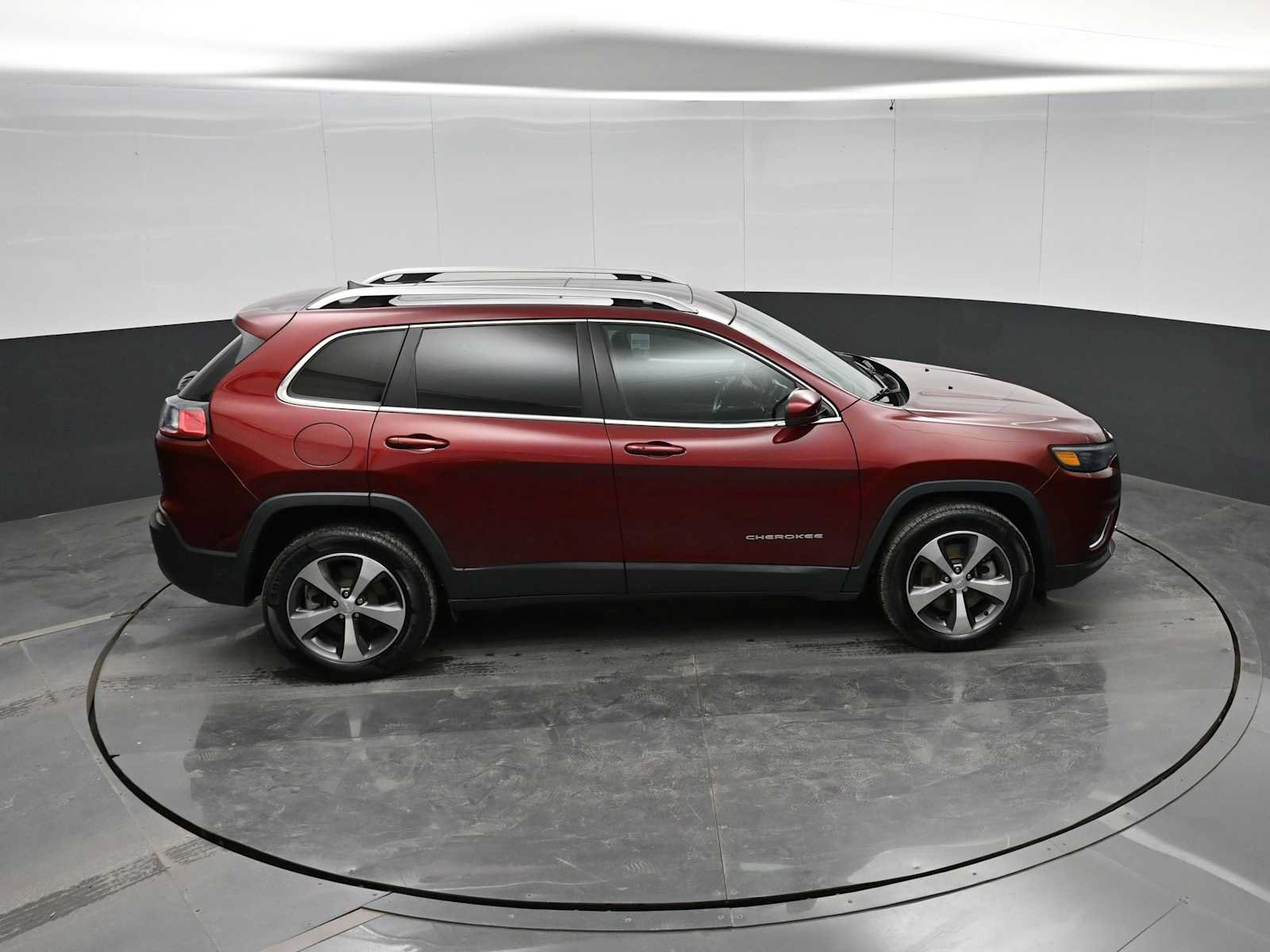 Used 2021 Jeep Cherokee Limited w/ Elite Package AWD/4WD image 32