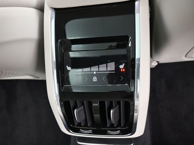 Used 2023 Volvo S90 B6 Plus image 33